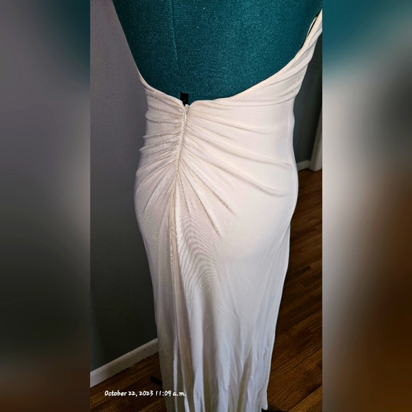 Wedding dress - Picture 4 of 8